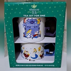Disney Parks Alice in Wonderland Tea Set For One Mug set
